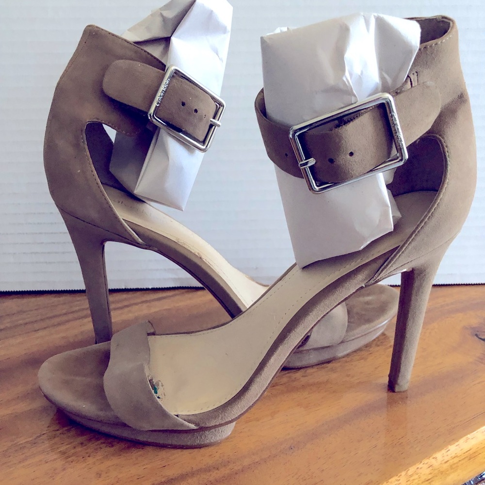✨Elegant Calvin Klein Vivian platform heels!✨ - Genuine Suede/Lambskin lined